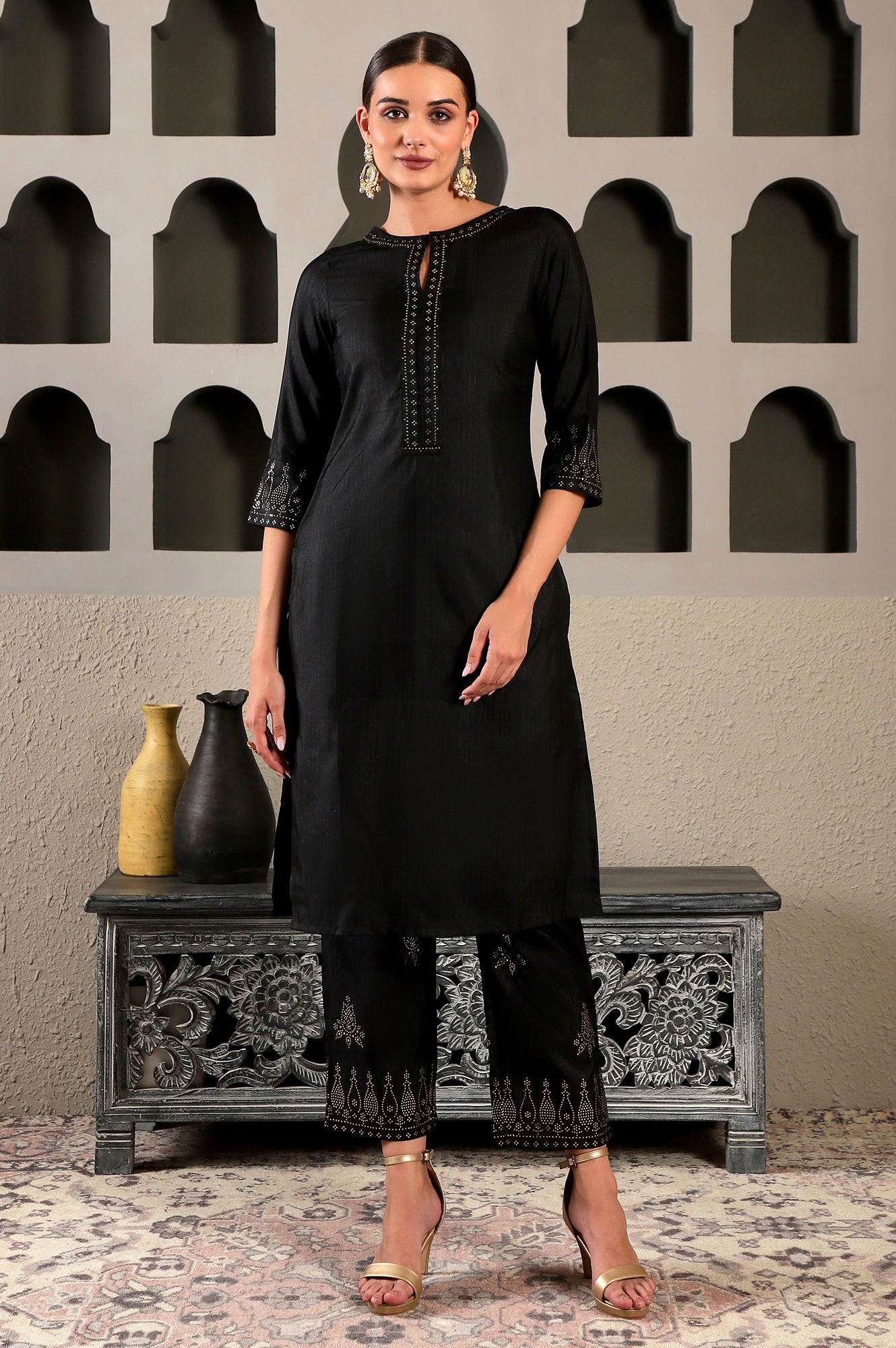Black Embellished Keyhole Neck Straight Silk Kurta and Pants Set - View 6